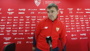 Marcucci, ayudante de Berizzo en el Sevilla en la rueda de prensa previa al partido frente al Real Madrid.