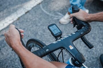 El equipo ciclista Movistar Team nos ha acercado a través de estas fotografías todo el equipamiento que tendrán para el 're-arranque' de 2020. Actualmente se encuentran en los Pirineos realizando la pretemporada. 