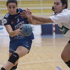 La central Esther Arrojería volverá a jugar en noviembre