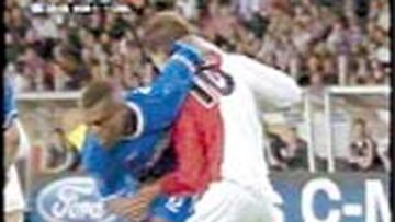 El codazo de Desailly.