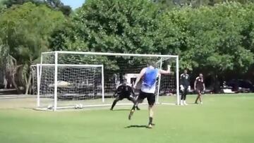 El golazo de Christian Santos que ilusiona a los hinchas de Colo Colo