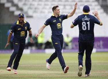 Warwickshire crush Surrey at Lords
