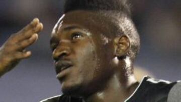 El jugador francés del RCD Español Thievy celebra el segundo gol ante el Celta.