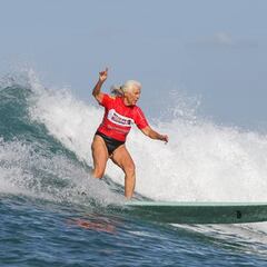 Laura Blears: topless, primera surfista profesional y salón de la fama