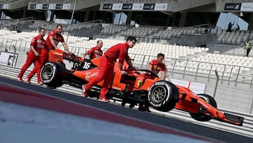 Ferrari&#039;s engineers push Ferrari&#039;s Monegasque driver Charles Leclerc car ahead of a team group photo session at the Yas Marina Circuit in Abu Dhabi, a day ahead of the final race of the season, on November 30, 2019. (Photo by ANDREJ ISAKOVIC / AFP)