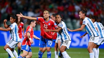 AUCKLAND, NEW ZEALAND - FEBRUARY 17: Daniela Zamora of Chile and Miriam Mayorga of Argentina jostle for position during the International Friendly match between Argentina and Chile as part of the 2023 FIFA World Cup Play Off Tournament at North Harbour Stadium on February 17, 2023 in Auckland, New Zealand. (Photo by Hannah Peters - FIFA/FIFA via Getty Images)