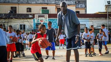 (FILES) Former NBA basketball player Dikembe Mutombo (C) gives instructions to Cuban children during clinical organized by the NBA, FIBA Americas and Cuban Basketball Federation on April 24, 2015, in Havana. AFP PHOTO / YAMIL LAGE. Congolese-American basketball great Dikembe Mutombo, renowned as one of the best defensive players in NBA history, has died aged 58, the league announced on September 30, 2024. (Photo by Yamil LAGE / AFP)
