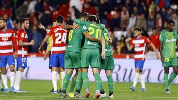 Los jugadores de la Real Sociedad festejan un tanto.