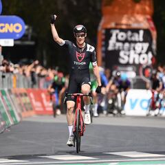 Joel Suter firma una victoria heroica en Sicilia, Fisher Black sigue líder