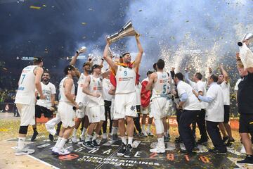 El Real Madrid celebró su décimo trofeo. 