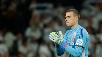 Madrid (Spain), 29/03/2025.- Real Madrid's Andriy Lunin celebrates the victory after LaLiga soccer match between Real Madrid and Leganes at Santiago Bernabeu Stadium in Madrid, Spain, 29 March 2025. (España) EFE/EPA/Mariscal