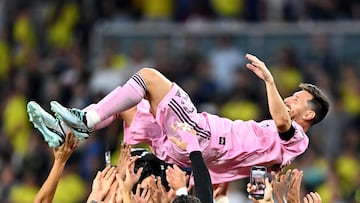 Lionel Messi closes in on record-extending triumph