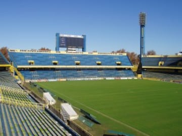 Gigante de Arroyito: Partidos de Copa América (uno de ellos el histórico 11-0 de Argentina sobre Venezuela en 1975) y sede del Mundial de 1978, el coliseo de Rosario albergó dos finales de Copa Libertadores. Lo curioso es que en los choques jugó Newells Old Boys, archirrival del elenco ‘canalla’.