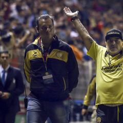 Maradona se va expulsado por primera vez en México