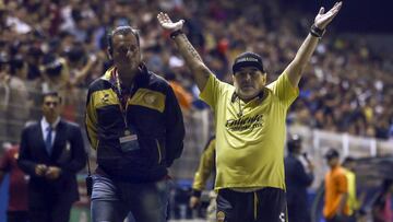 Maradona se va expulsado por primera vez en México