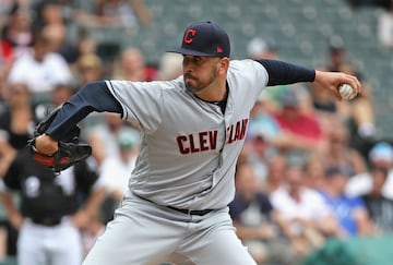 Dieciocho campañas en Grandes Ligas
El zurdo de Culiacán, Sinaloa, se convirtió el 26 de julio de 2020 en el pelotero mexicano con más temporadas jugadas en la Gran Carpa. El relevista de los indios de Cleveland rompió la marca de 17 que compartía con Aurelio Rodríguez, Fernando Valenzuela y Juan Gabriel Castro.