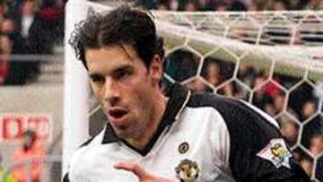 A DOS DE HENRY. Ruud está a dos tantos del francés del Arsenal.