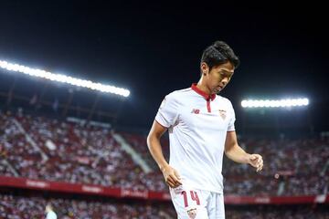 Hiroshi Kiyotake con el Sevilla.