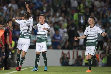 Santos, a la parte alta de la Liga MX de la mano de Djaniny Tavares