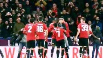 La tierna celebración de Alexis en el segundo gol del United