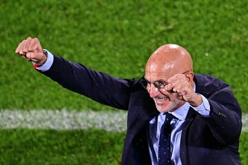 Spain's head coach Luis de la Fuente celebrates after the UEFA Euro 2024 round of 16 football match between Spain and Georgia at the Cologne Stadium in Cologne on June 30, 2024. (Photo by Tobias SCHWARZ / AFP)