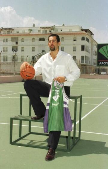 Orenga en su presentación con el Unicaja de Málaga en 1998. 