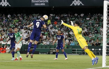 Ocasión de Benzema.