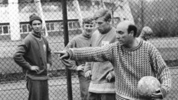 Dur&aacute;n dando instrucciones a sus futbolistas.