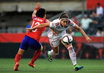 En el Mundial de 2015 la Selección fue eliminadas cuando se enfrentaron a los surcoreanas en el estadio TD Place de Ottawa. En la imagen Vicky Losada escapa de Kwon Hahnul.