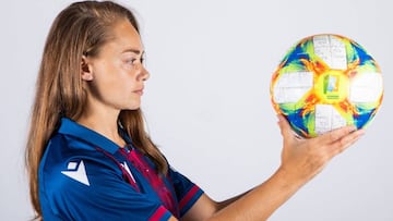 Estefanía Banini con el Levante.