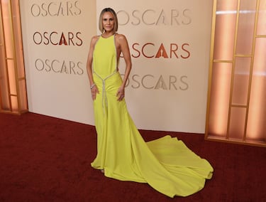 Keltie Knight posa en la alfombra roja del Dolby Theatre.