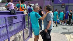 La visita de Eusebio Sacristán anima el entrenamiento del Real Valladolid
