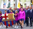 Barcelona y Espanyol honran la Diada con su tradicional ofrenda floral