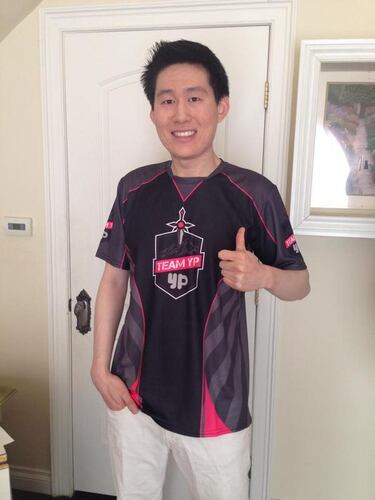 El equipo de eSports de YouPorn se inicia en Smash