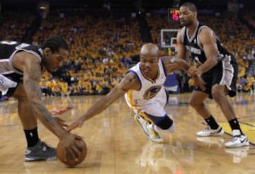 Kawhi Leonard y Gary Neal.