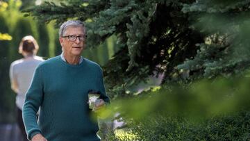 SUN VALLEY, IDAHO - JULY 07: Bill Gates, co-founder of Microsoft and Chair of the Gates Foundation, walks to a morning session during the Allen & Company Sun Valley Conference on July 07, 2022 in Sun Valley, Idaho. The world's most wealthy and powerful businesspeople from the media, finance, and technology will converge at the Sun Valley Resort this week for the exclusive conference. (Photo by Kevin Dietsch/Getty Images)