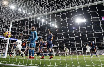 1-0. Wass marc en propia puerta el primer gol del conjunto blanco.