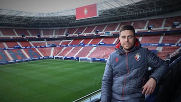 Alessio Lisci en el palco de El Sadar.