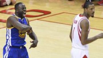Draymond Green celebra una canasta ante Houston Rockets. Trevor Ariza, al lado.