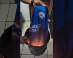 Cansado de tantas desilusiones: quema su camiseta del Cruz Azul tras nueva eliminación