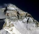 Primera subida al Everest desde la muerte de 16 sherpas