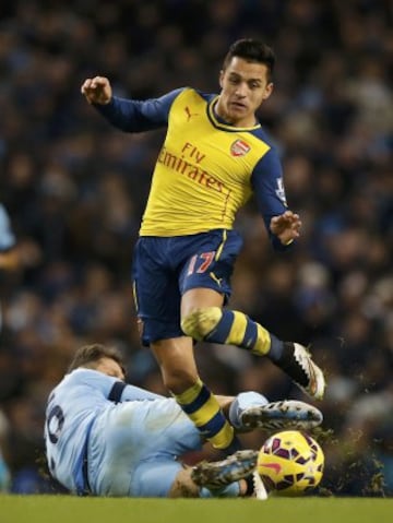 Alexis Sánchez tuvo una activa participación en el triunfo de Arsenal sobre Manchester City de Manuel Pellegrini.
