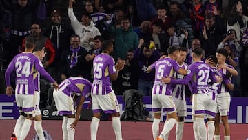 Valladolid's players celebrate after Barcelona's Danish defender Andreas Christensen scored an own goal during the Spanish league football match between Real Valladolid FC and FC Barcelona at the Jose Zorilla stadium in Valladolid on May 23, 2023. (Photo by CESAR MANSO / AFP)