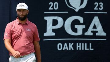 ROCHESTER, NEW YORK - MAY 21: Jon Rahm of Spain walks off the first tee during the final round of the 2023 PGA Championship at Oak Hill Country Club on May 21, 2023 in Rochester, New York. Andrew Redington/Getty Images/AFP (Photo by Andrew Redington / GETTY IMAGES NORTH AMERICA / Getty Images via AFP)
