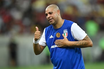 Adriano durante un partido de leyendas del Flamengo y el Inter de Miln italiano en el estadio Maracan.