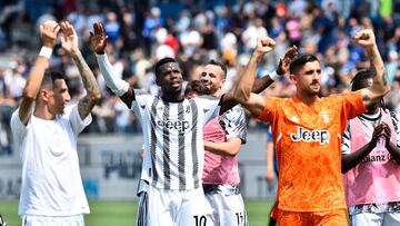 Pogba celebra la victoria en Bérgamo.