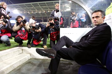 El traspaso del entrenador portugués, actual técnico del Fenerbahçe SK, del Oporto al Chelsea en 2004 supuso un coste de 6 millones de euros.