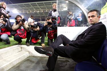 El traspaso del entrenador portugués, actual técnico del Fenerbahçe SK, del Oporto al Chelsea en 2004 supuso un coste de 6 millones de euros. 