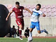 Futbol, Deportes La Serena vs Universidad Catolica
Fecha 1, Liga de primera 2026.
El jugador de Universidad Catolica Cristian Cuevas, derecha, disputa el balon contra Sebastian Diaz de Deportes La Serena durante un partido de la liga de primera disputado en el estadio La Portada en La Serena, Chile.
01/02/2026
Dragomir Yankovic/Photosport
Football, Deportes La Serena vs Universidad Catolica
First date, 2026 First division league.
Universidad CatolicaÕs player Cristian Cuevas, right, vies for the ball against Sebastian Diaz of Deportes La Serena during a first division league match at the La Portada stadium in La Serena, Chile
01/02/2026
Dragomir Yankovic/Photosport