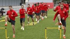 Arda Turan y Raúl García entrenan con normalidad